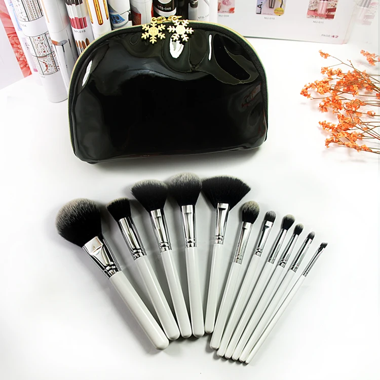 
2018 Newest 11pcs hot sale makeup brush set with wooden hair 