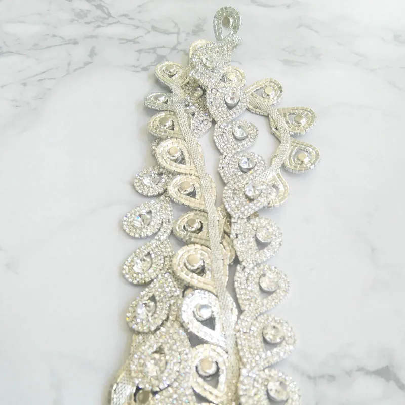 
Hot Sale Shining Crystal Rhinestone Chain in Good Quality for Wedding Dress 