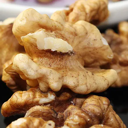 Hot selling Chinese xinjiang walnut kernel shelled light halves