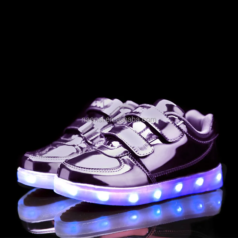 2021 модные мужские кроссовки на плоской подошве со светодиодной подсветкой