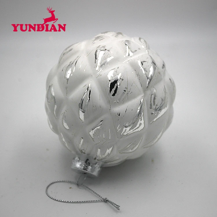 Factory Wholesale Promotional Personalized Round 8cm White Hanging Ornaments Christmas Glass Ball For Xmas Tree Decoration