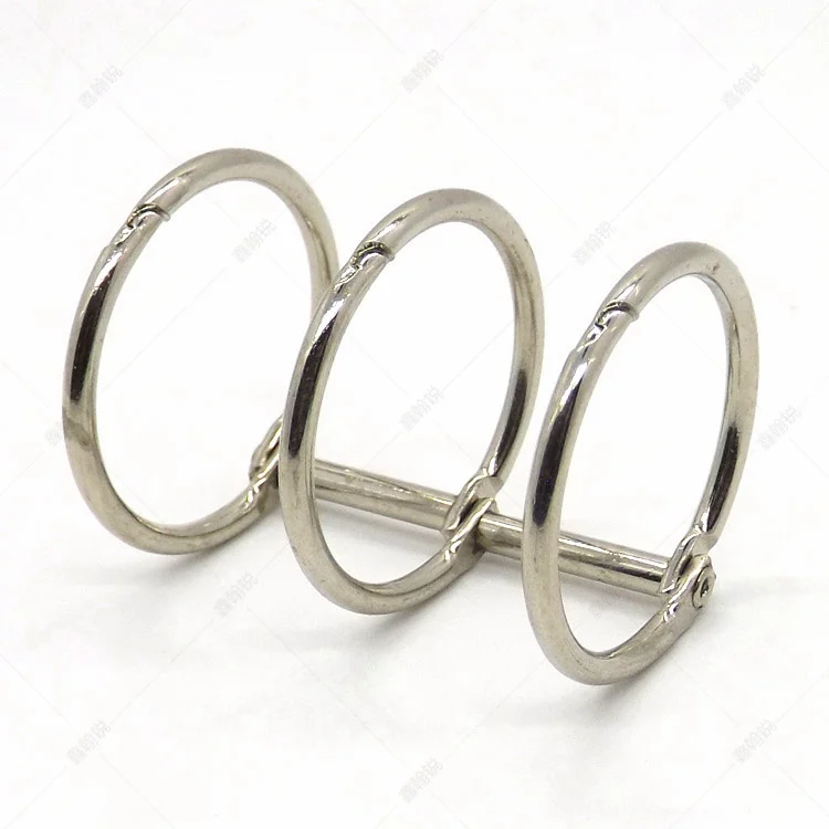 Канцелярское кольцо с календарем и тремя отверстиями