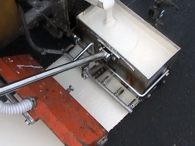 Self-propelled honda Gasoline Engine Thermoplastic Screed Road Line Paint Machine for road marking