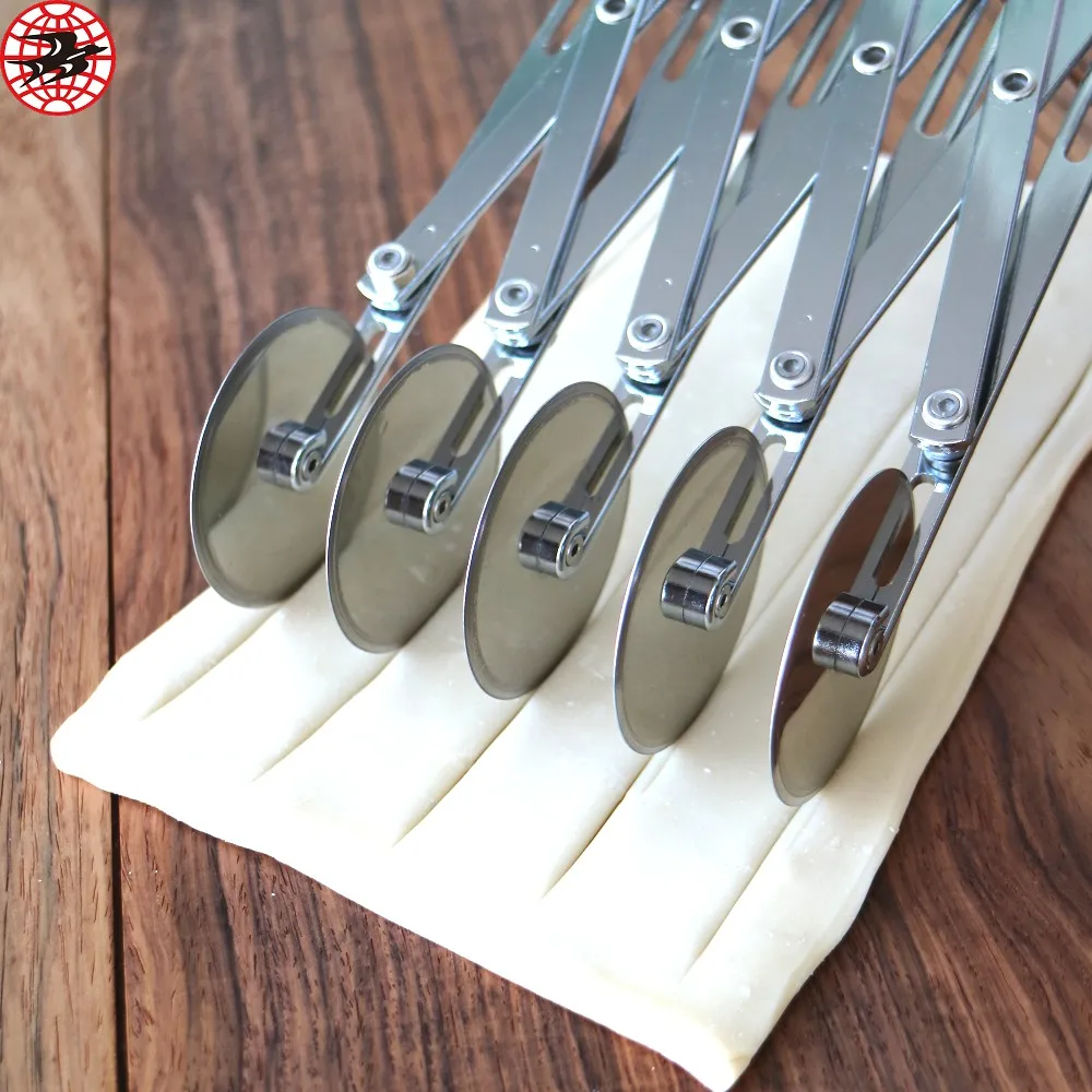 Expandable Pizza Slicer