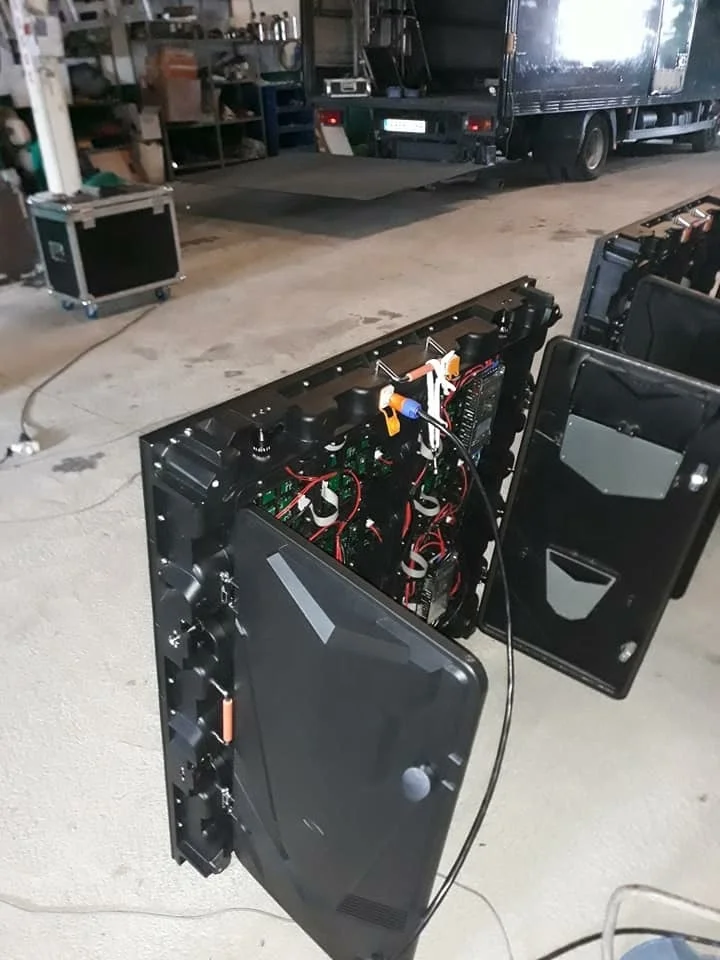 Best price p10 640*640mm 960*960mm indoor die-case aluminum cabinets promotional advertising video led display board