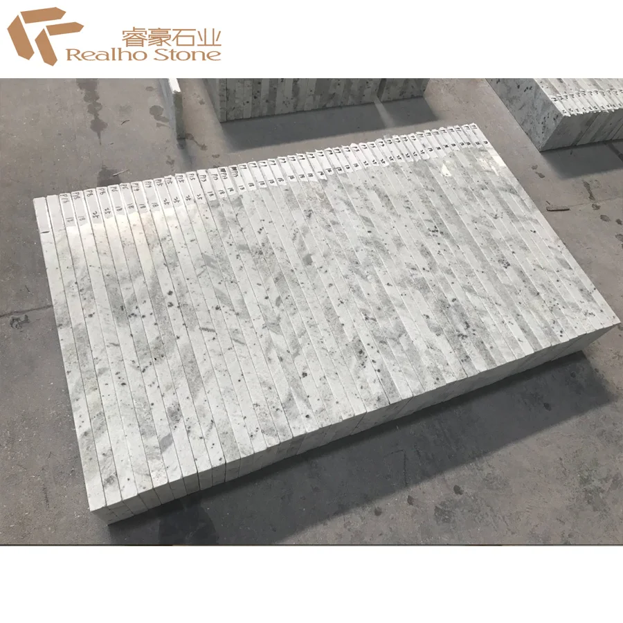 Белая гранитная столешница Ipanema River с дизайном клиента