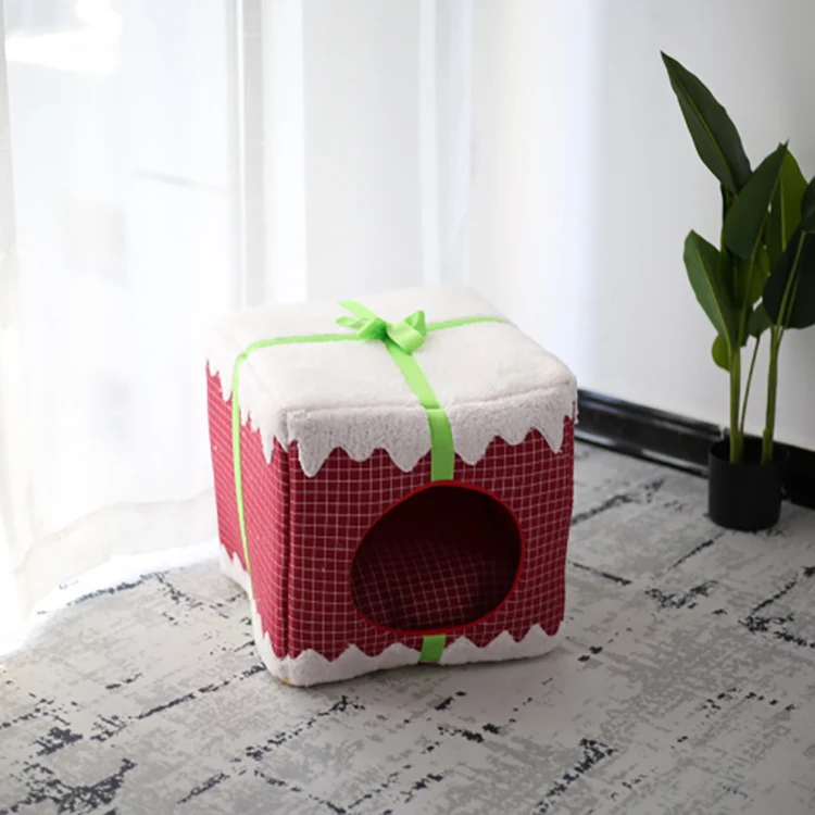 Wholesale Cute Christmas Square Shaped Plush Pet Dog Cat Bed Pet Beds Accessories Cave Bed House