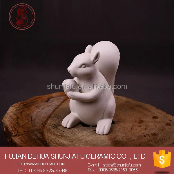 2016 New Design Unpainted Ceramic White Squirrel Figurines For Garden Ornament,