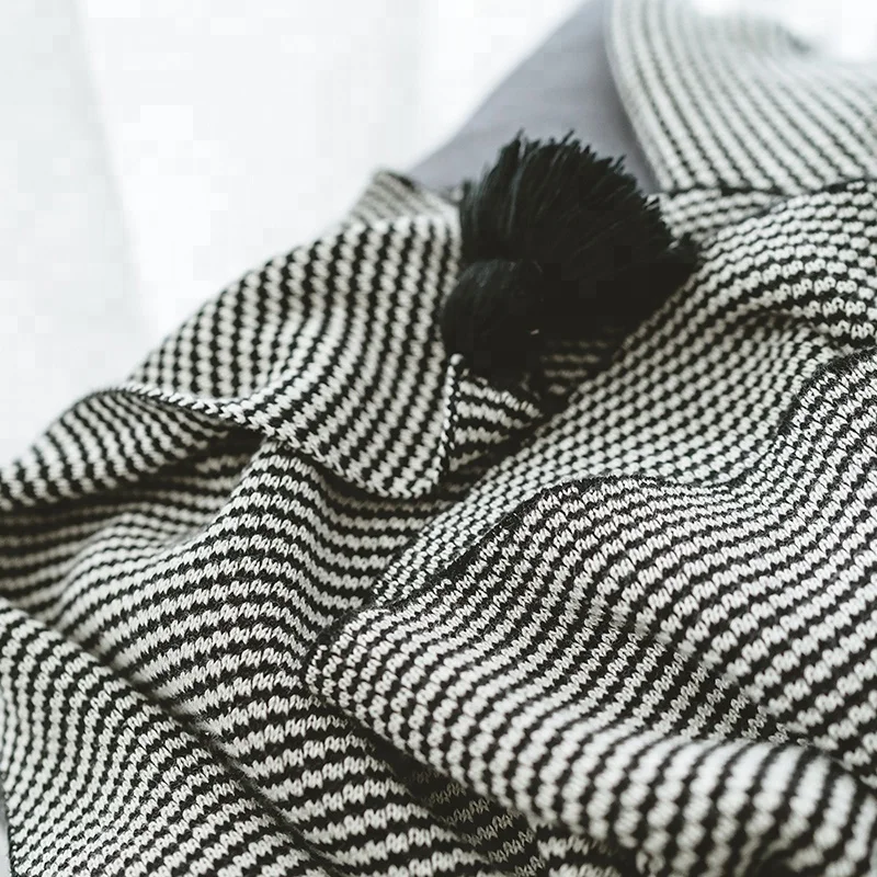 Monad Wholesale Best Price 100% Cotton Black and White Knitted Throw Blanket with Tassels