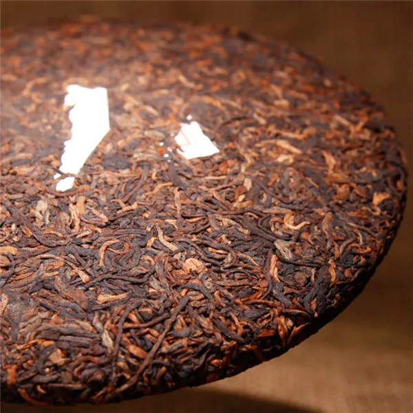 Оптовая продажа Yunnan Qizi Bing Cha Menghai Jinya ферментированный чайный торт 357 г