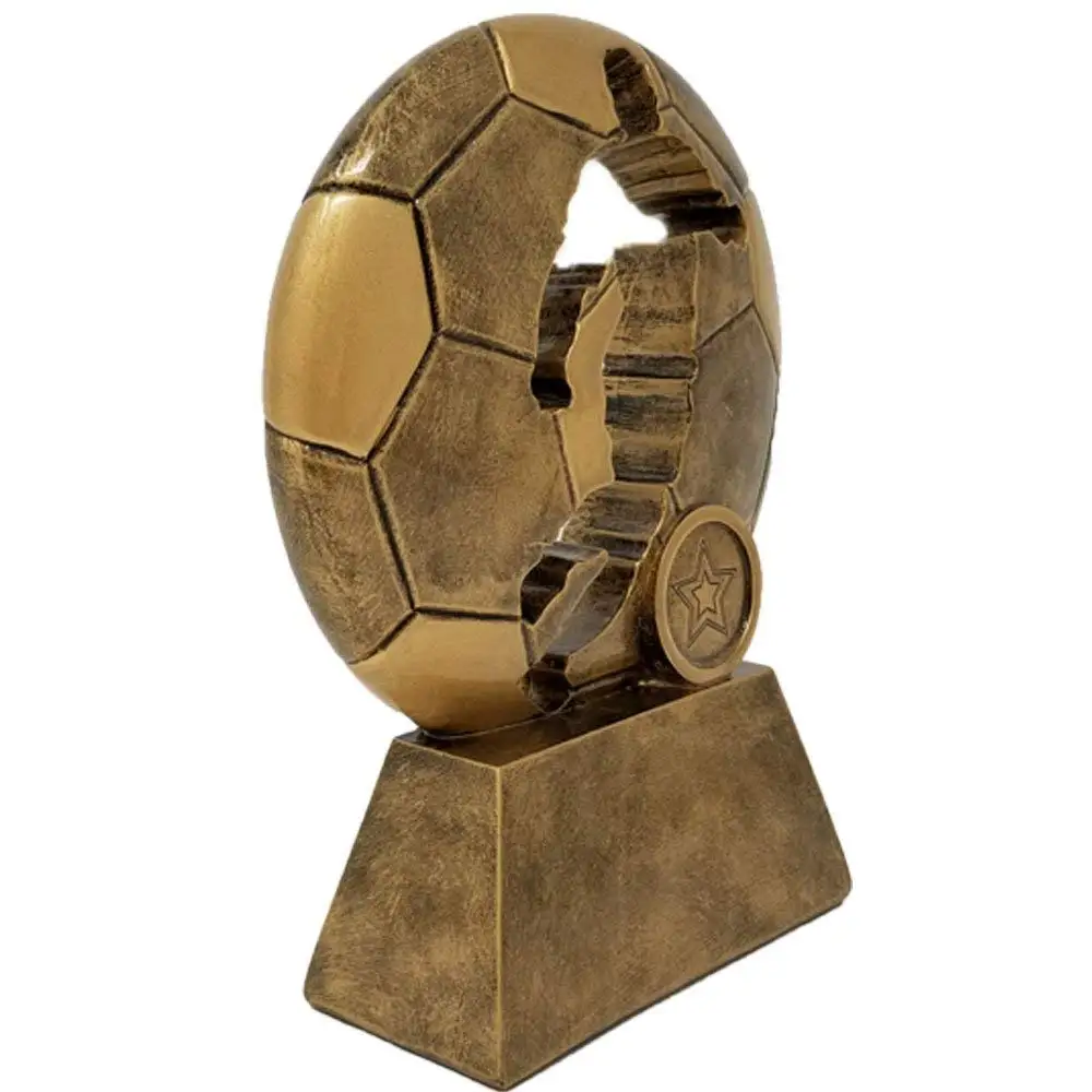 suppliers customized hot sale resin fantasy Crafts Soccer Ball Player Cut Out Trophy