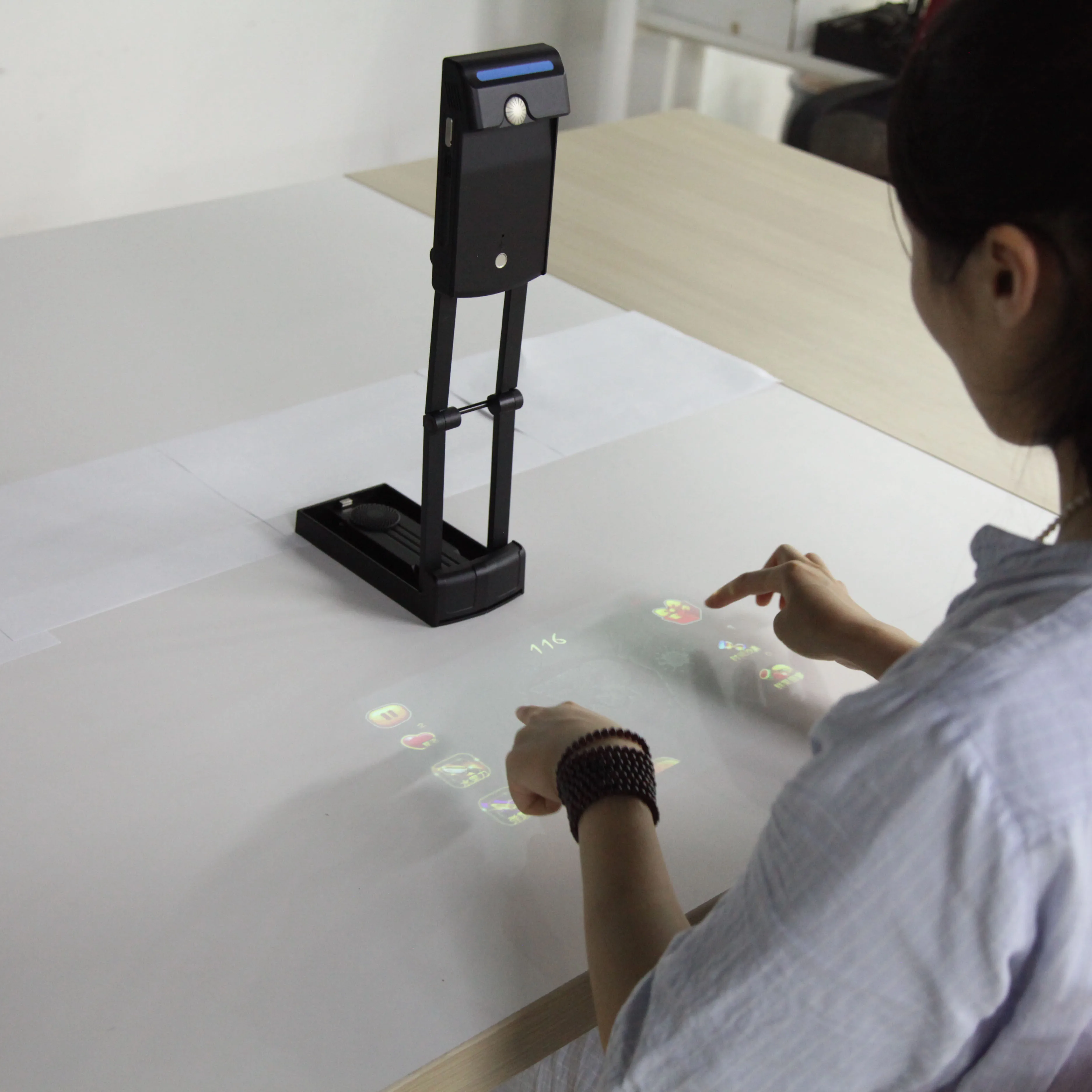 Portable interactive chinese av video projector mini wifi projector,  laser image calibration technology