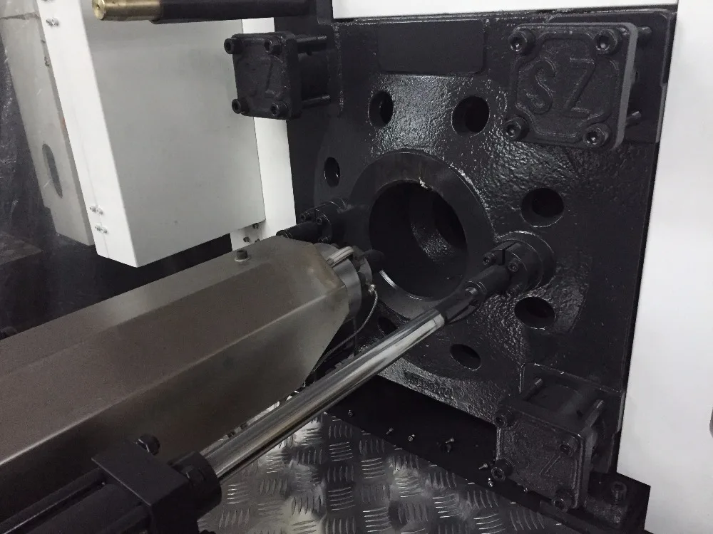 Полностью автоматическая машина для литья ПВХ труб 2000KN