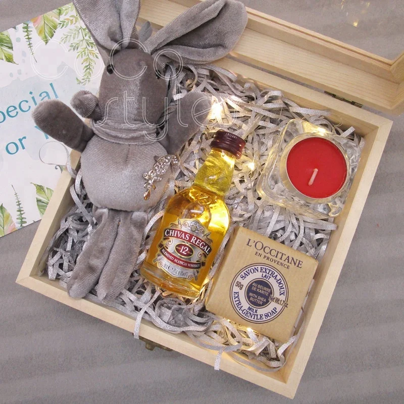 
Cocostyles bespoke country style square wooden gift box with lucid lid for forest wedding party event 