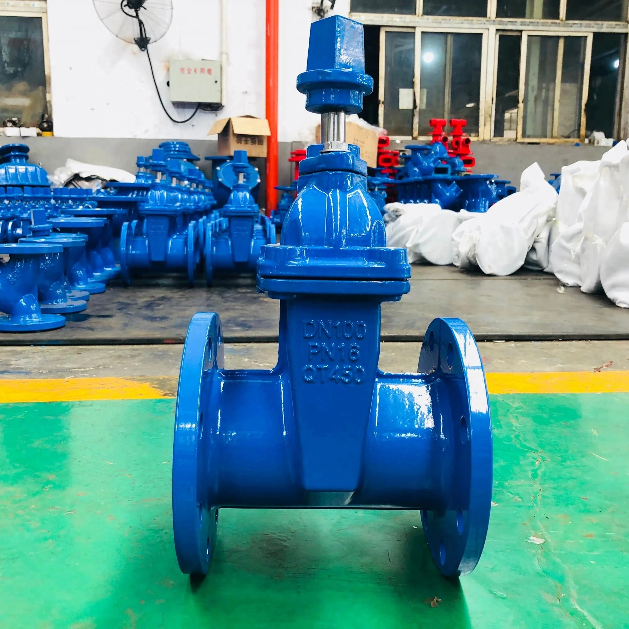 4 inch gate valve DN 100 Resilient Seated Cast Iron square nut operation gate valve underground water valve