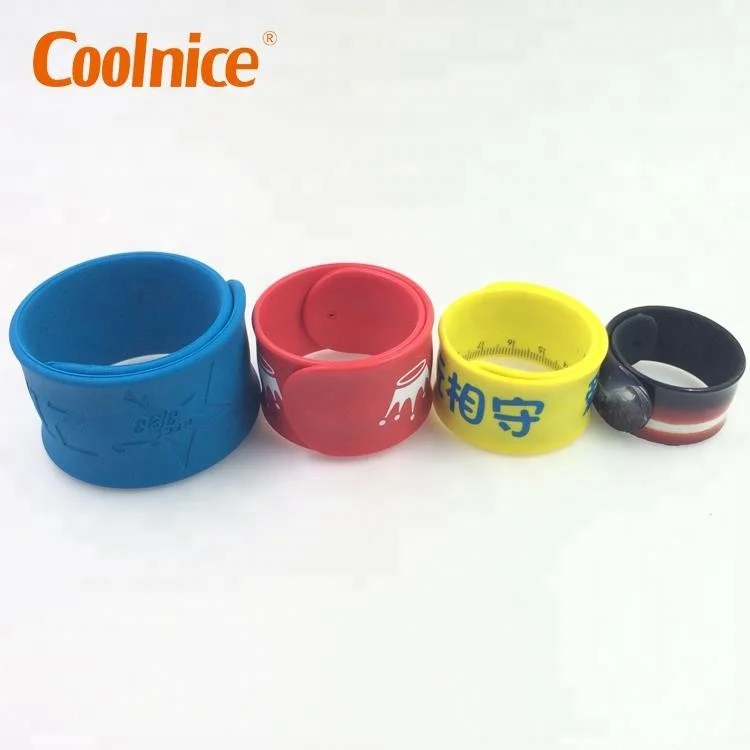 2018 Christmas gift whistle silicone slap bracelet for kids