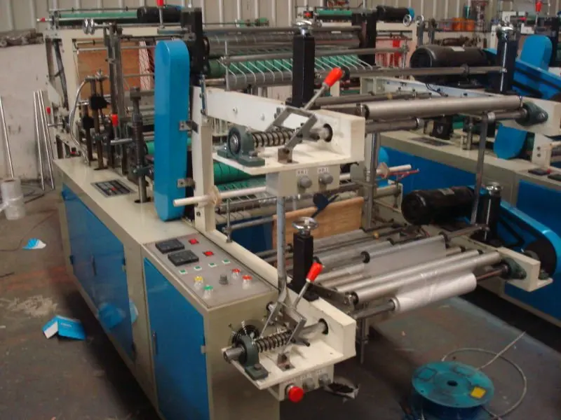 
SHXJ -E full automatic T-shirt hot-sealing cold cutting bag making machine 