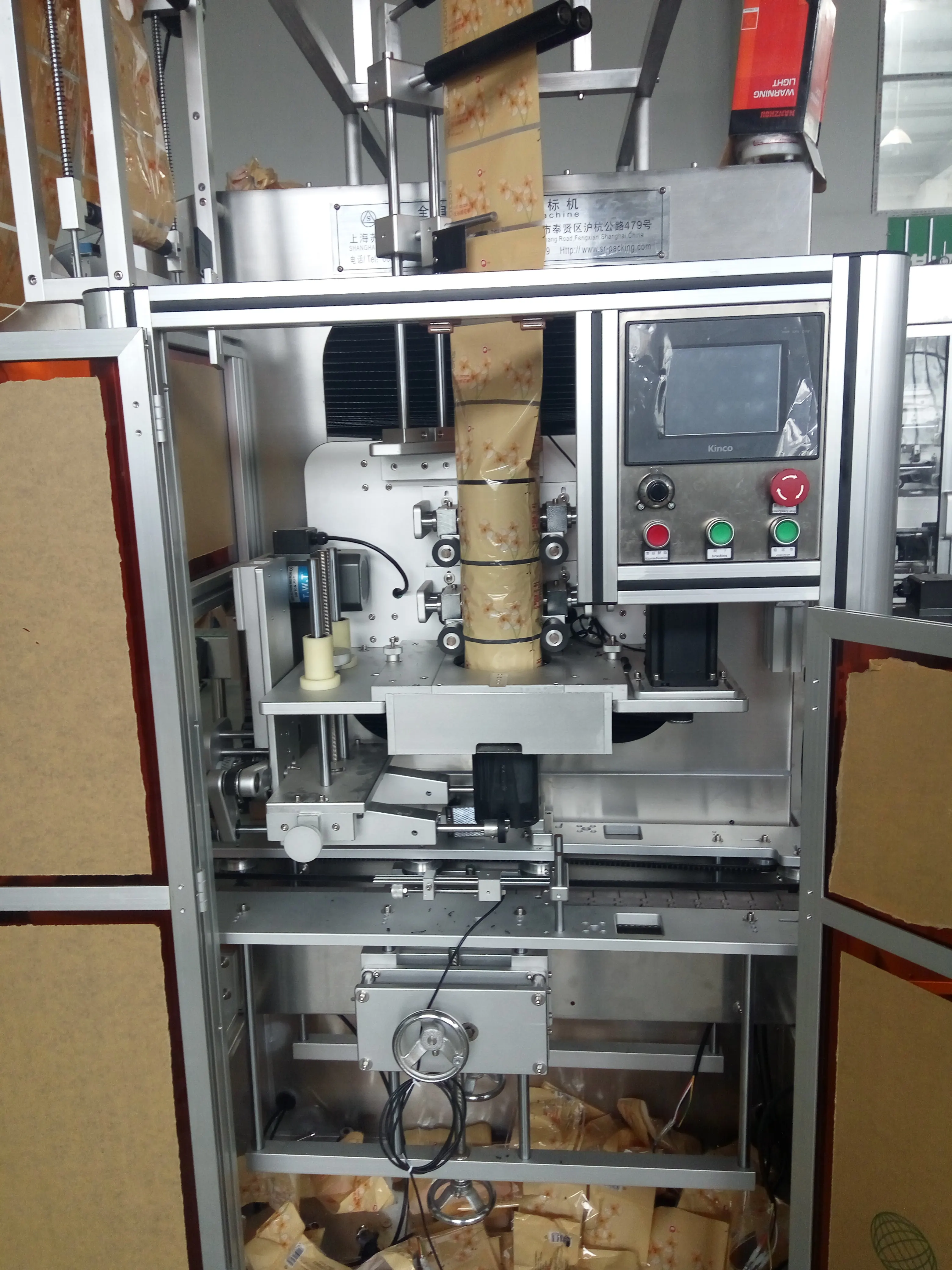 
Filling and Sealing Machine With Shrink Sleeve Labeling Machine 