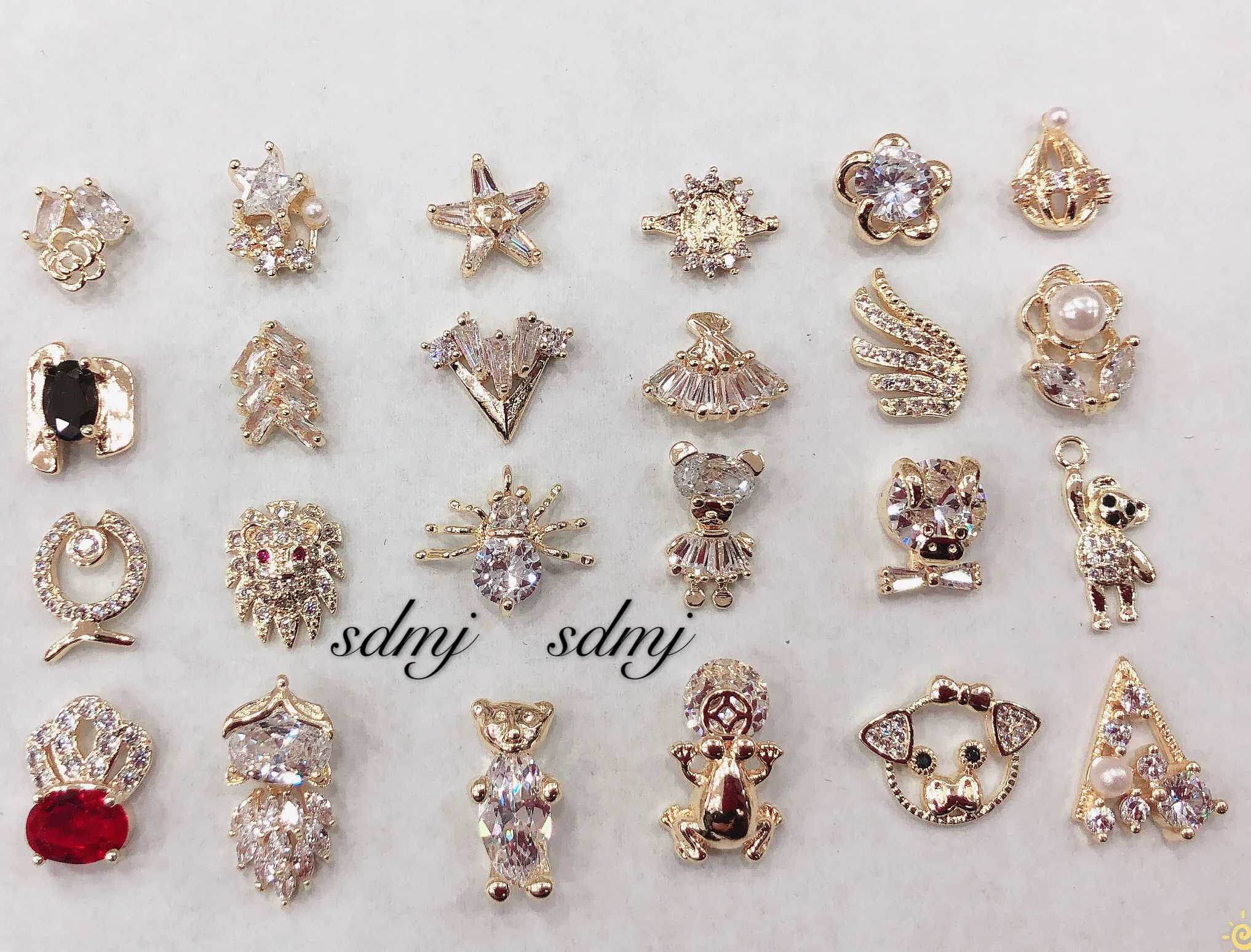 Hot Sell New Designs Zircon Luxury Nail Art Decoration for Beauty Salon Random Mix 50