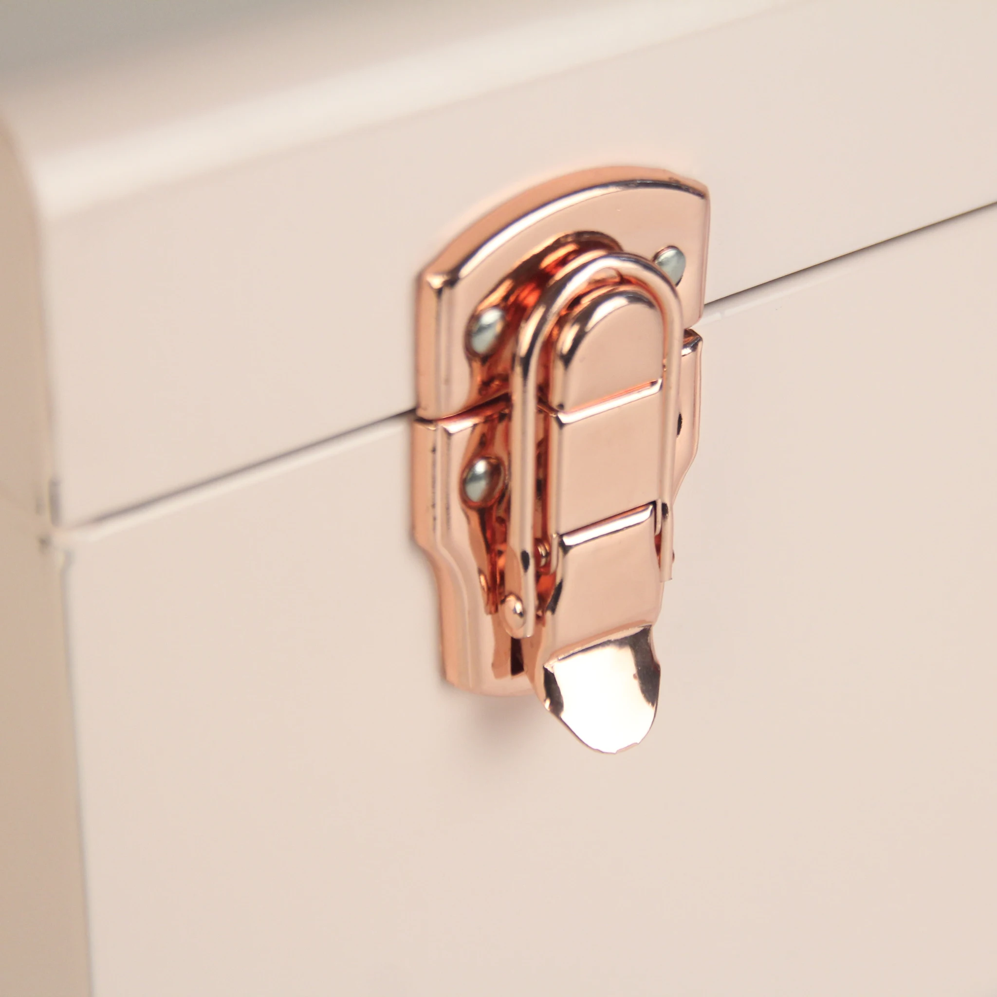 Hot Sale Toy Boxes Pink Metal trunks set of 2 with Rose Gold color accessories use for Home storage and decoration In stocked