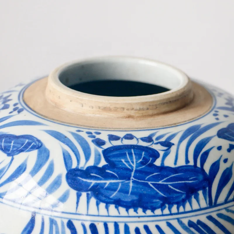 
Jingdezhen wholesale blue and white ceramic fish and algae jar,Chinese antique hand-painted old porcelain 