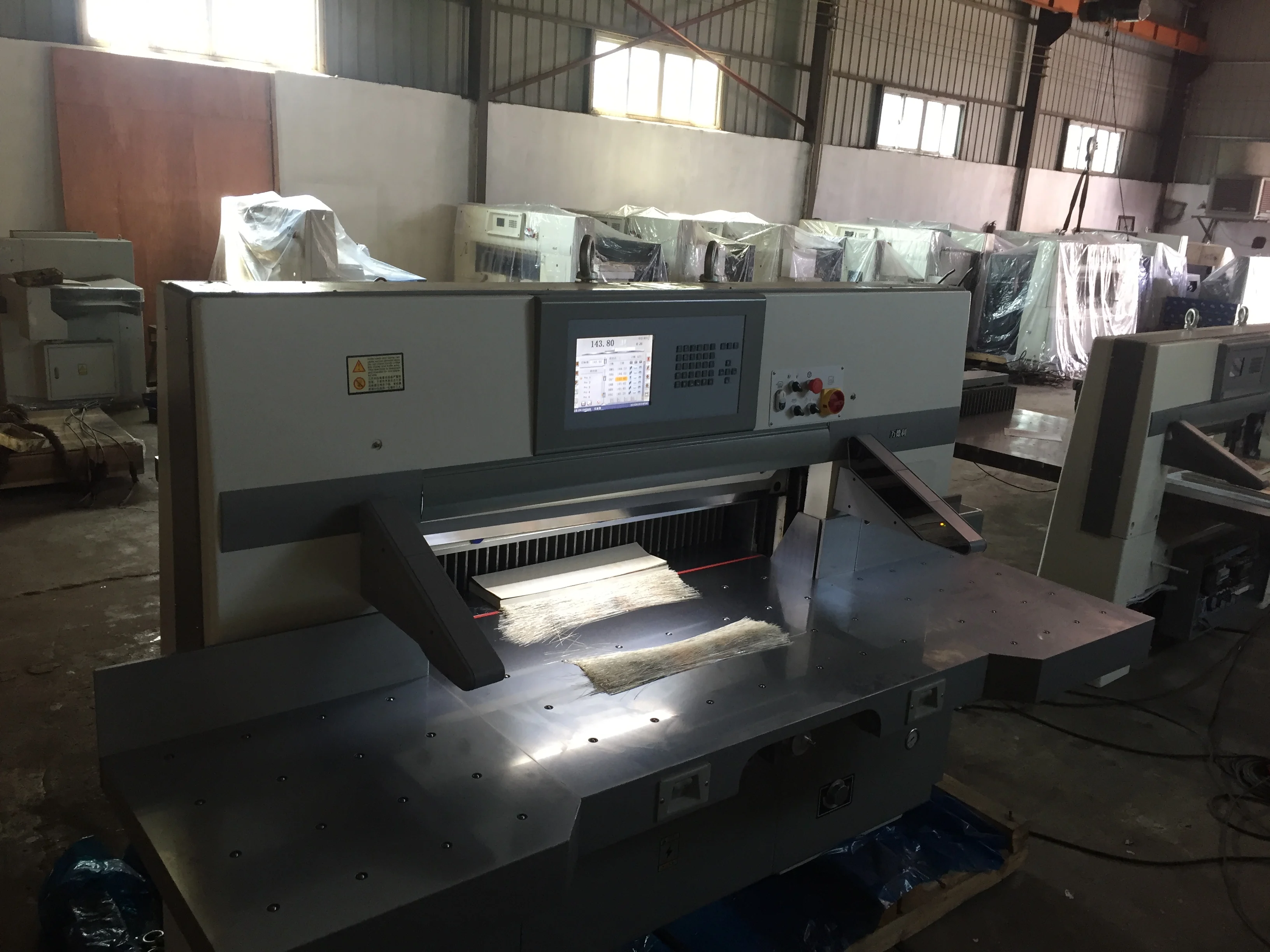 
High Accuracy Hydraulic Paper Cutting Machine Paper Cutter Machine 
