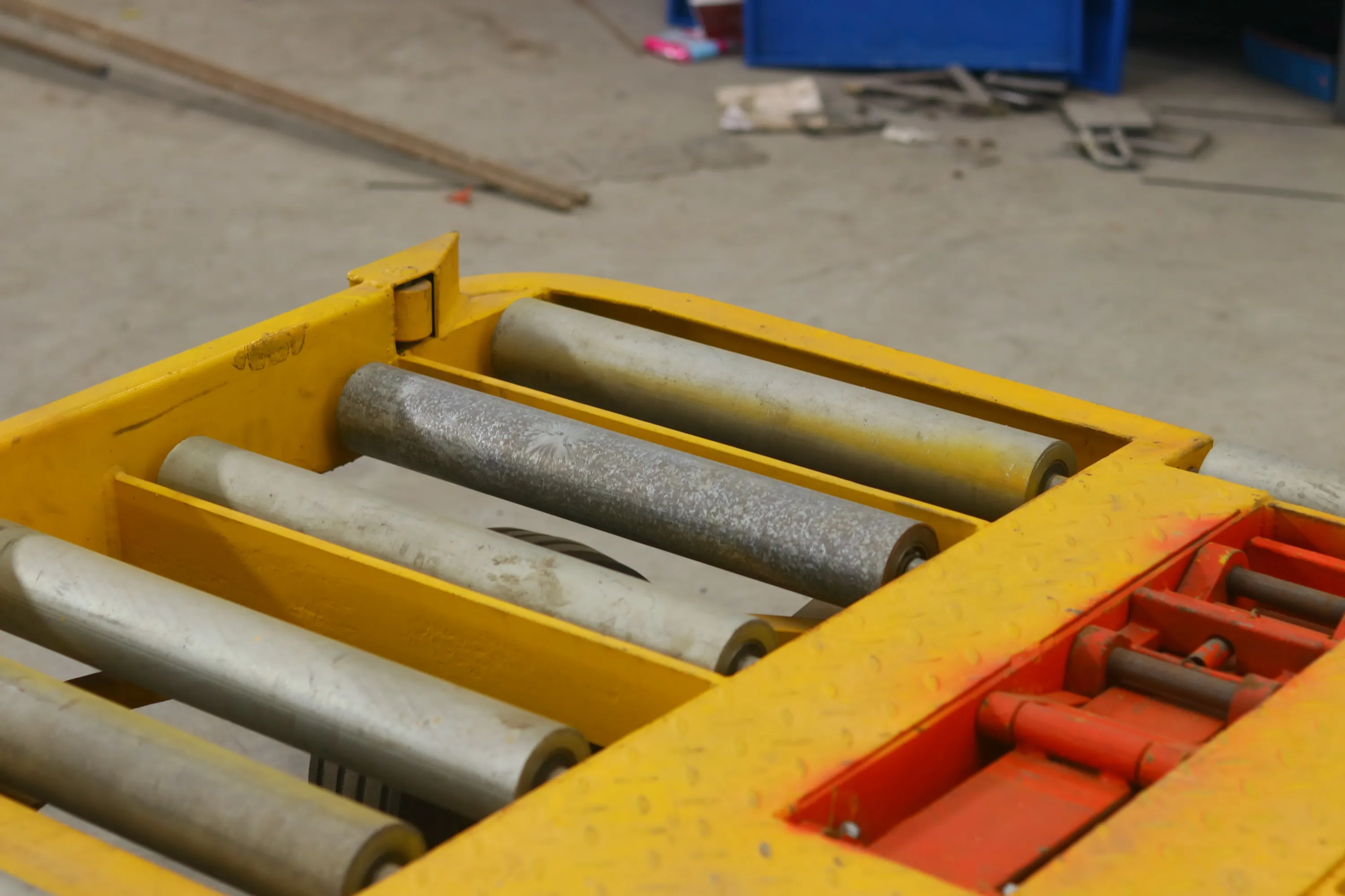 tractor towing dolly/ airport baggage dolly