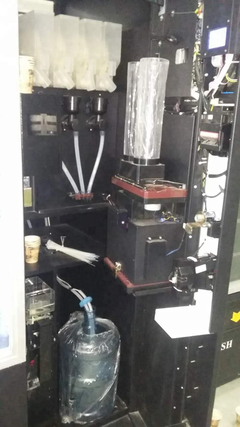 Big combination vending machines for cold drinks snack coffee