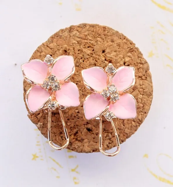 
2019Korean Ear Nail Camellia Ear Nail Woman Korean Edition Fashion Baolan Stereo Grinding Ear Clamp Earrings for women 