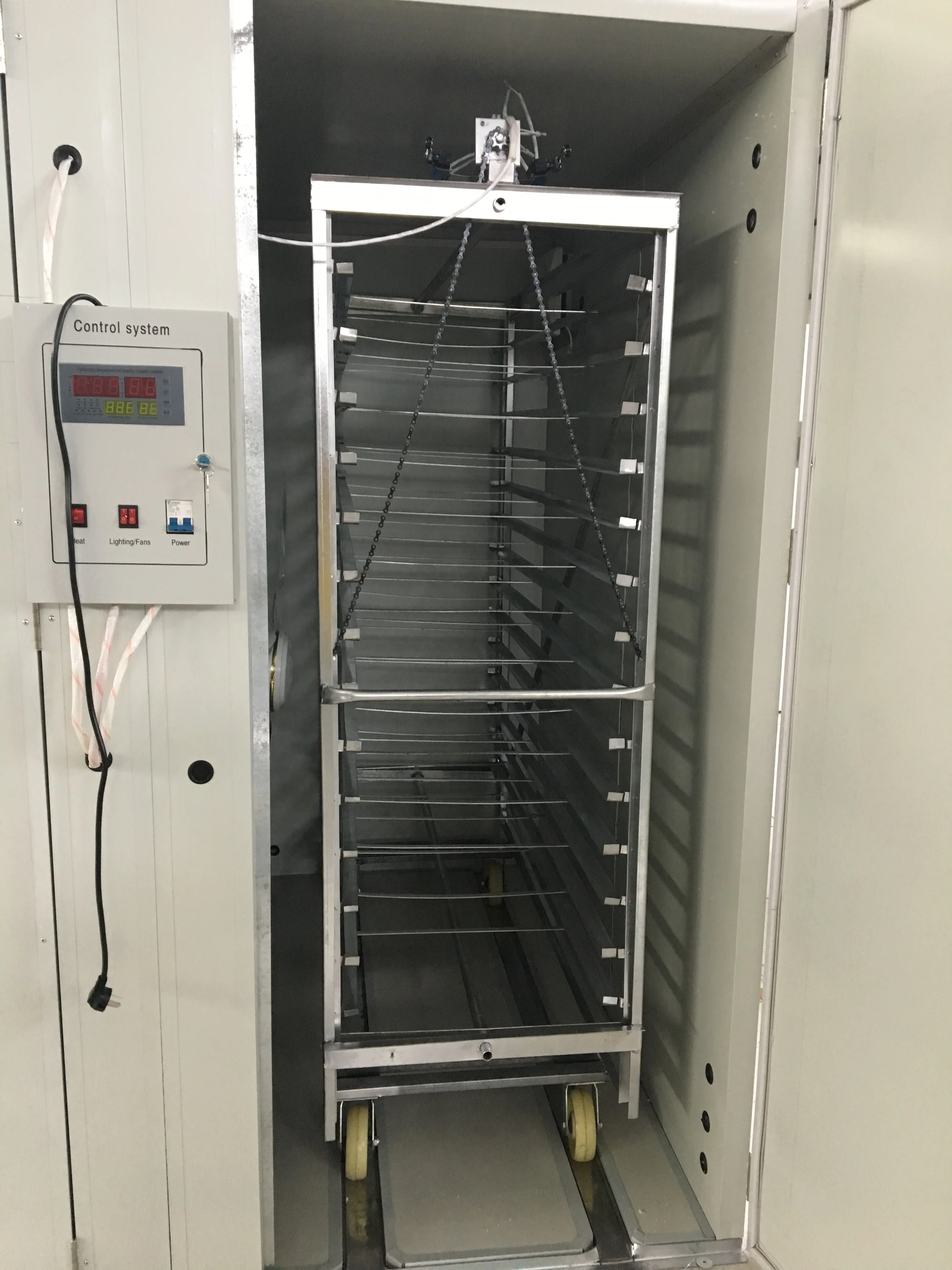 Large capacity automatic egg incubator and hatching