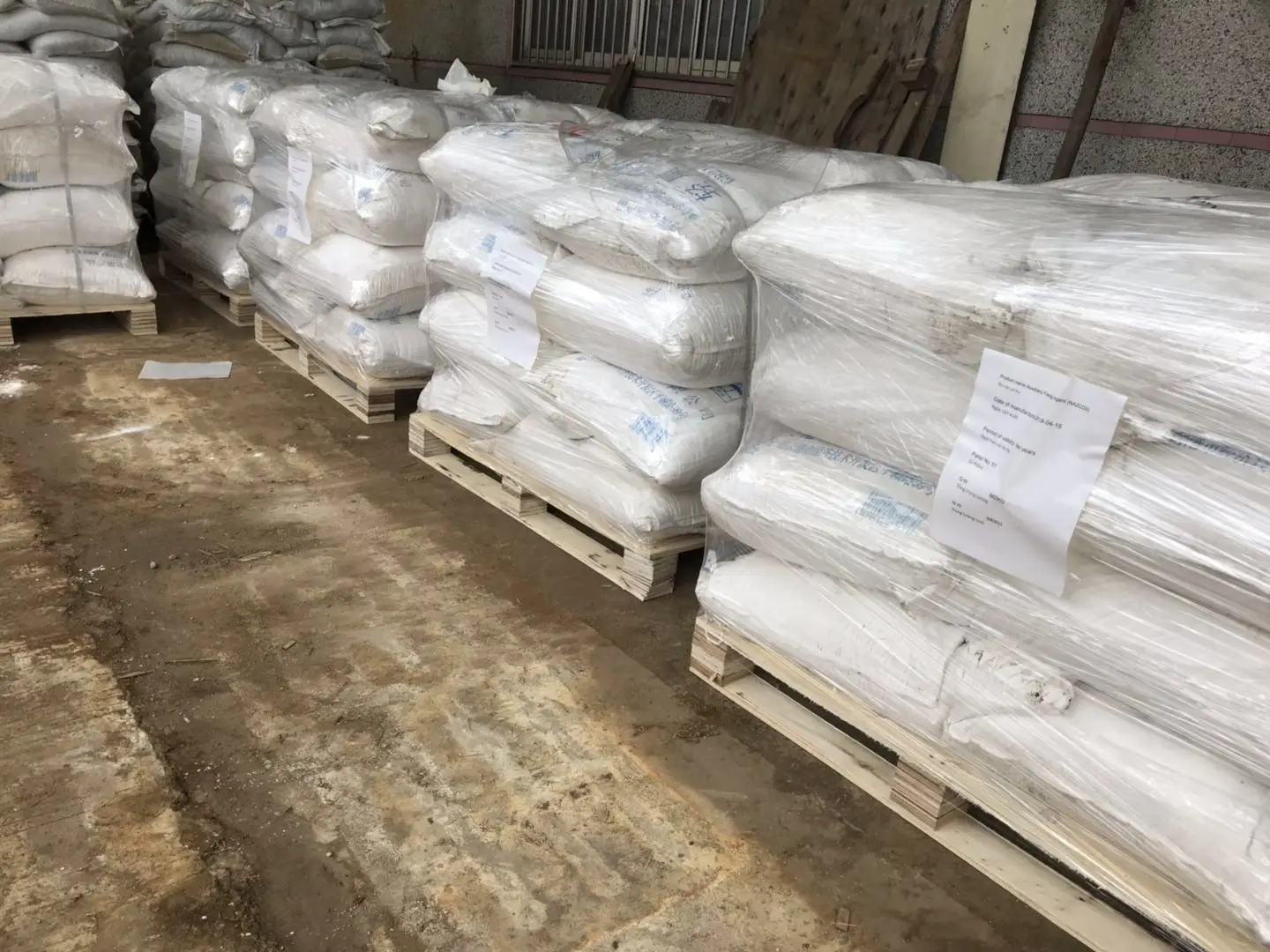 Food grade Solid Na2CO3 Anhydrous Sodium carbonate price per ton for industry uses Cas 497-19-8 price and msds