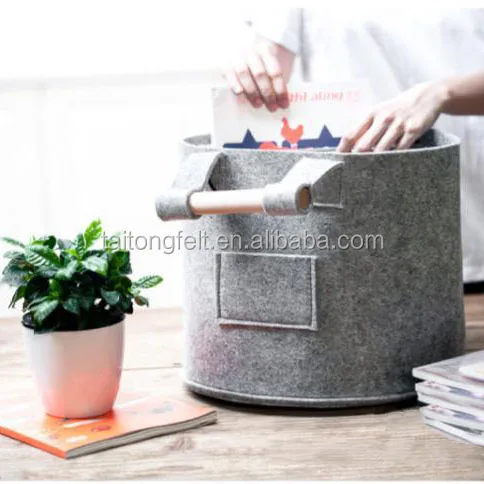 Large Capacity Felt Bucket laundry bag with wood handle