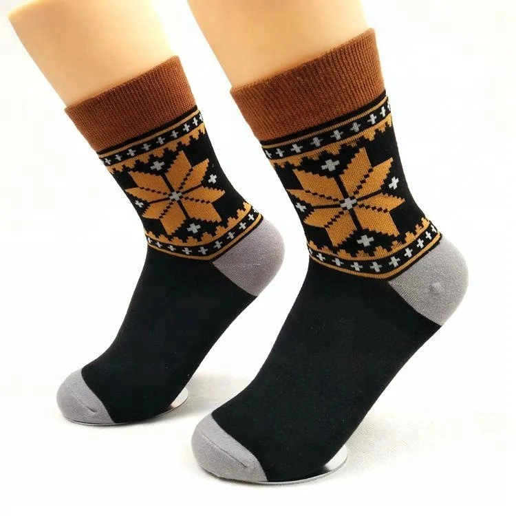 
Yinyu Fashion Limax Maple Leaf Jacquard Graphic Socks Custom Women 
