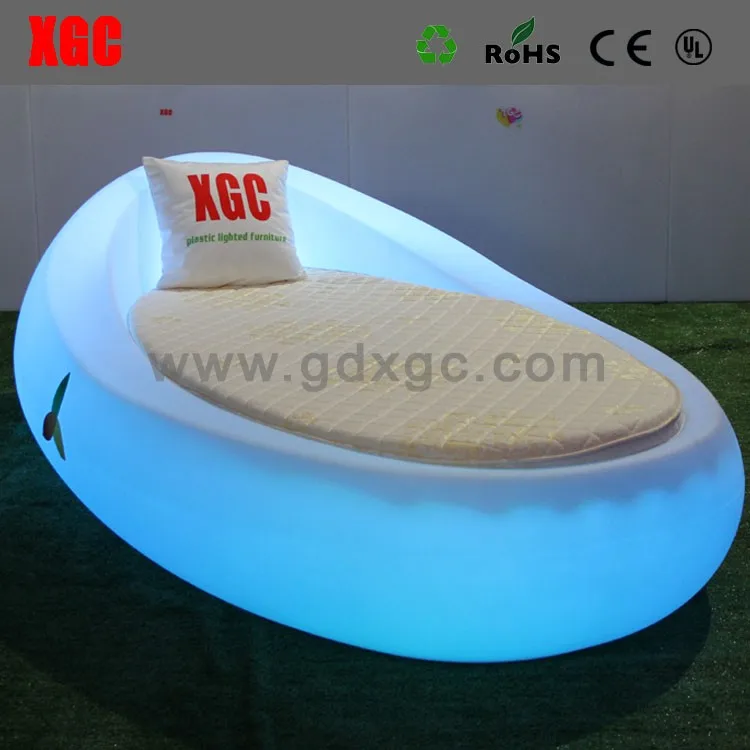 Plastic Hollow Structure EGG Bed  Illuminated Round Shape Hotel Bed