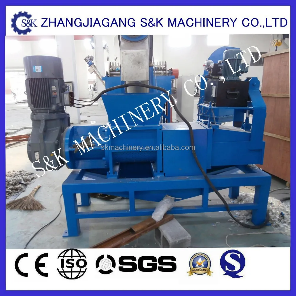 Plastic film squeezing machine