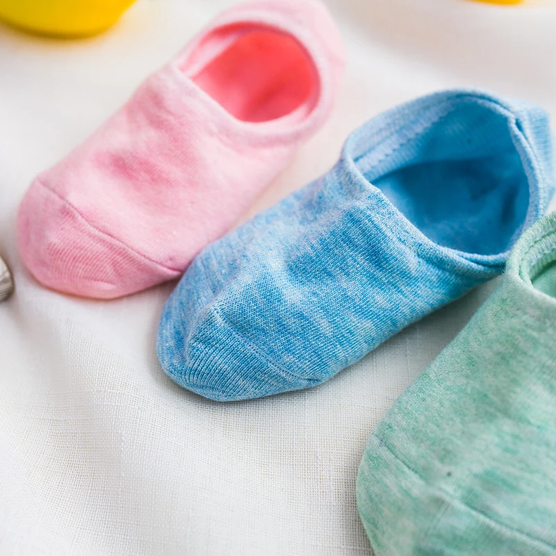 Low price free shipping custom logo silicone and gel girl solid color boat sock