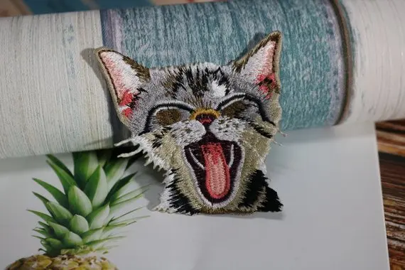 Merrow border Custom Cute Cartoon Animals Logo cats pattern Appliques Small Mini Embroidery Patches for Kids Clothes