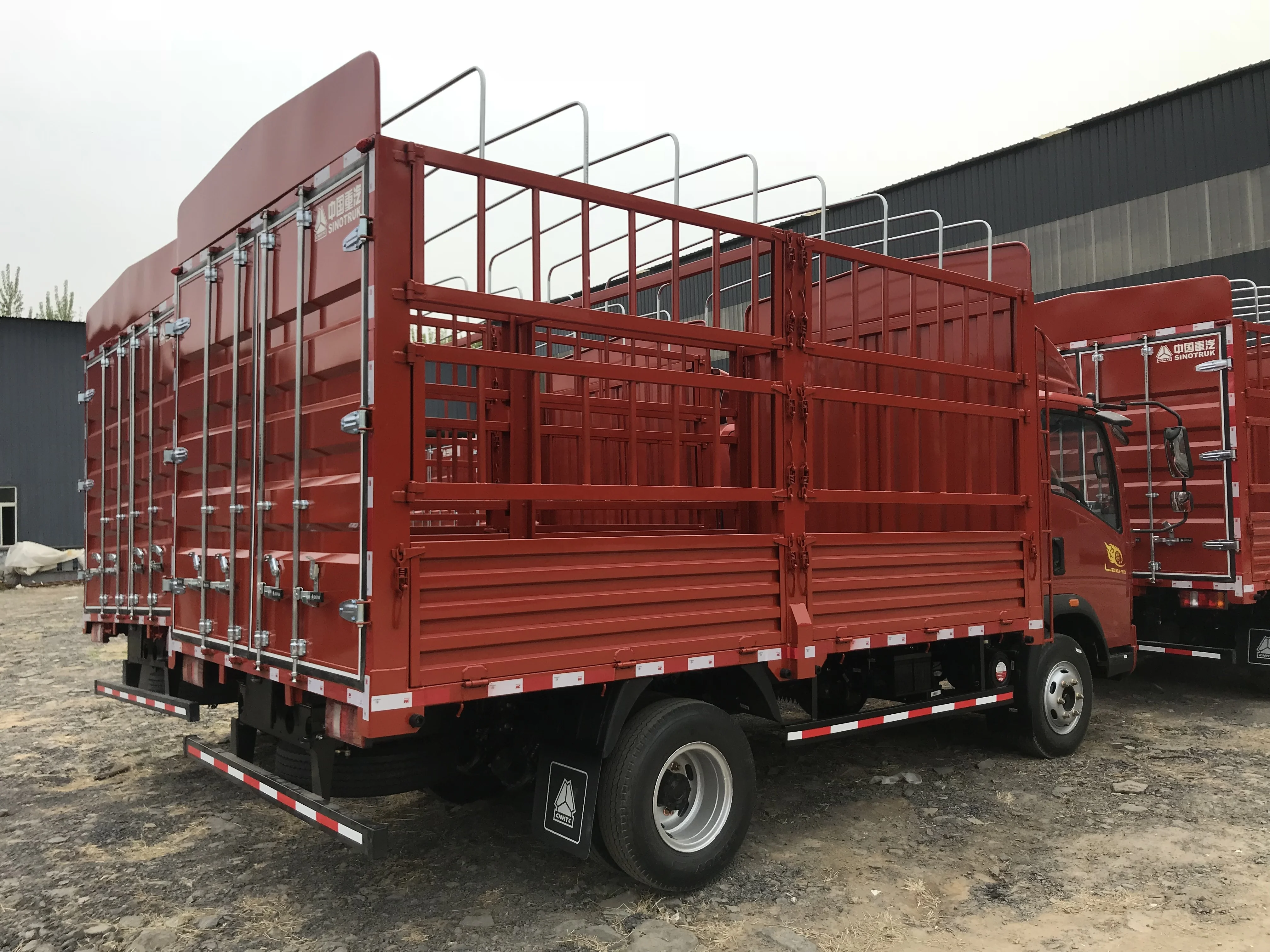 Sinotruk Howo 4*2 4 ton Stake/fence Cargo van Truck