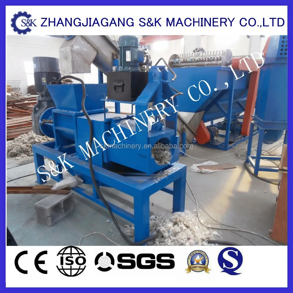Plastic film squeezing machine