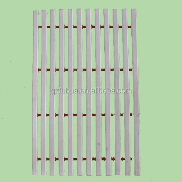 Plastic slat floor for goat
