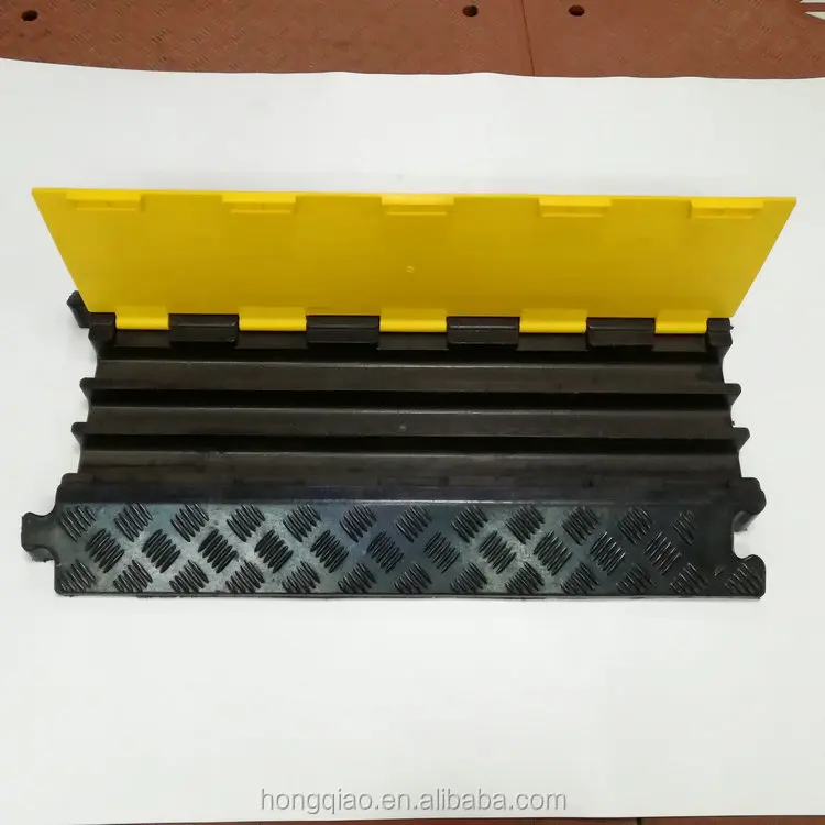 3 канала желтая куртка резиновый напольный кабель протектор на открытом воздухе