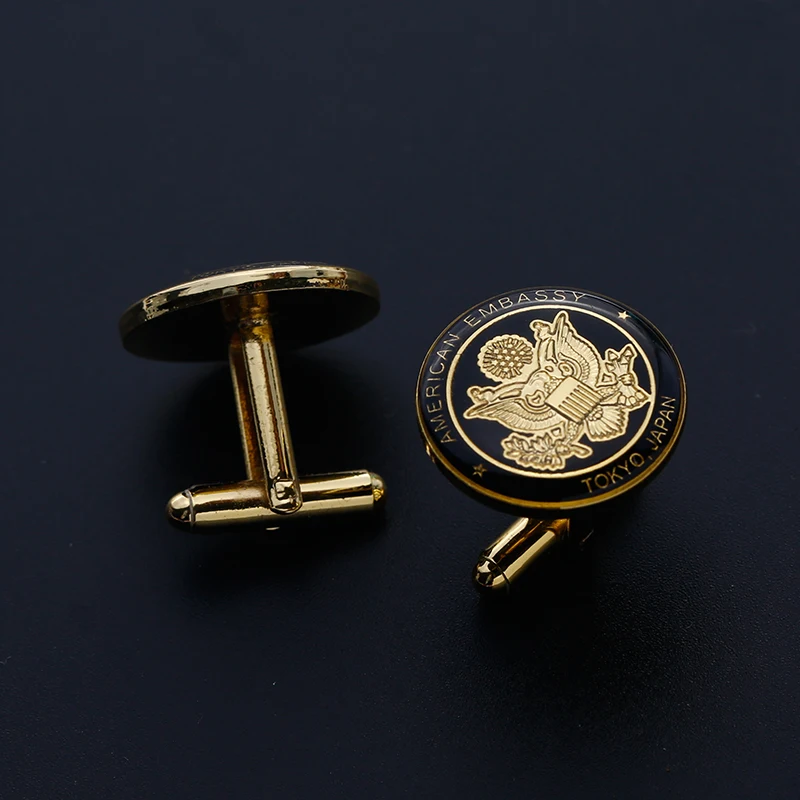 Чехол с изображением рубашки из розового золота с черной эмалью и логотипом под заказ