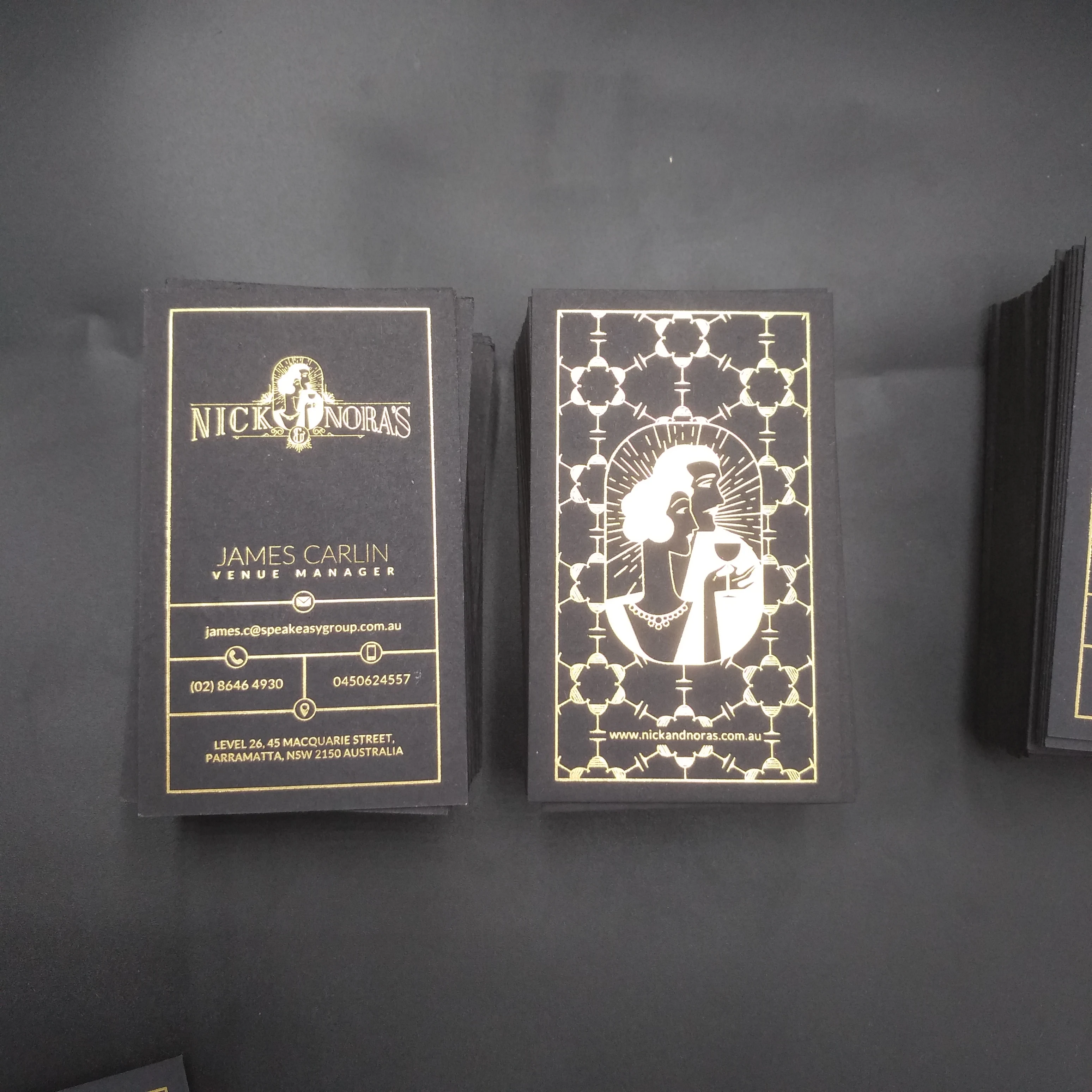 Custom Size Business Cards Gold Foil Stamped with Logo Made from Fancy Paper Offset Printing for Gifts