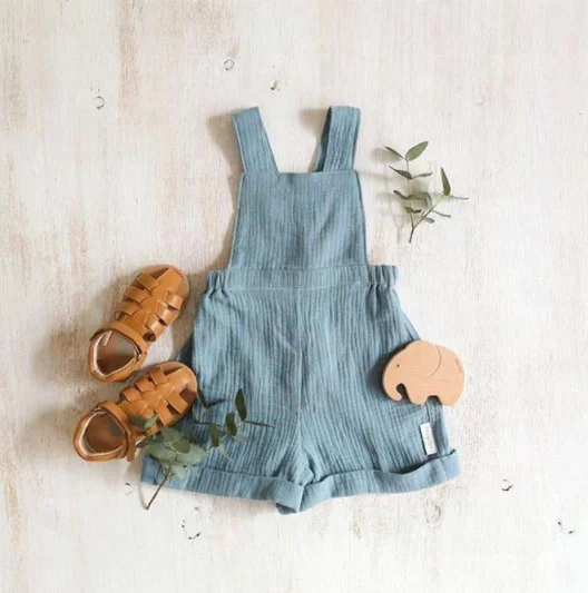 Детский льняной комбинезон без рукавов с оборками