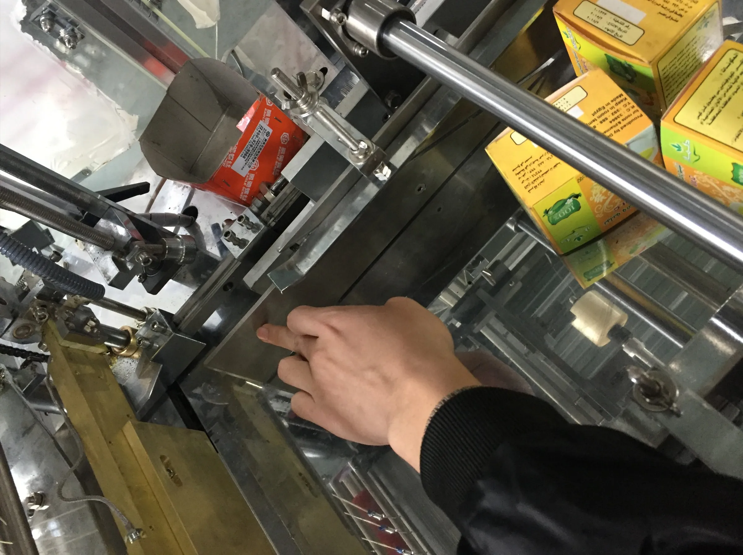 BT-400  Automatic 3D medicine carton box packing wrapping machine