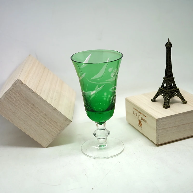 Custom Luxury Short Stem Wine Glass with Long Stem Hand Engraved Clear Colored for Wedding Parties Dining Table Glassware Series