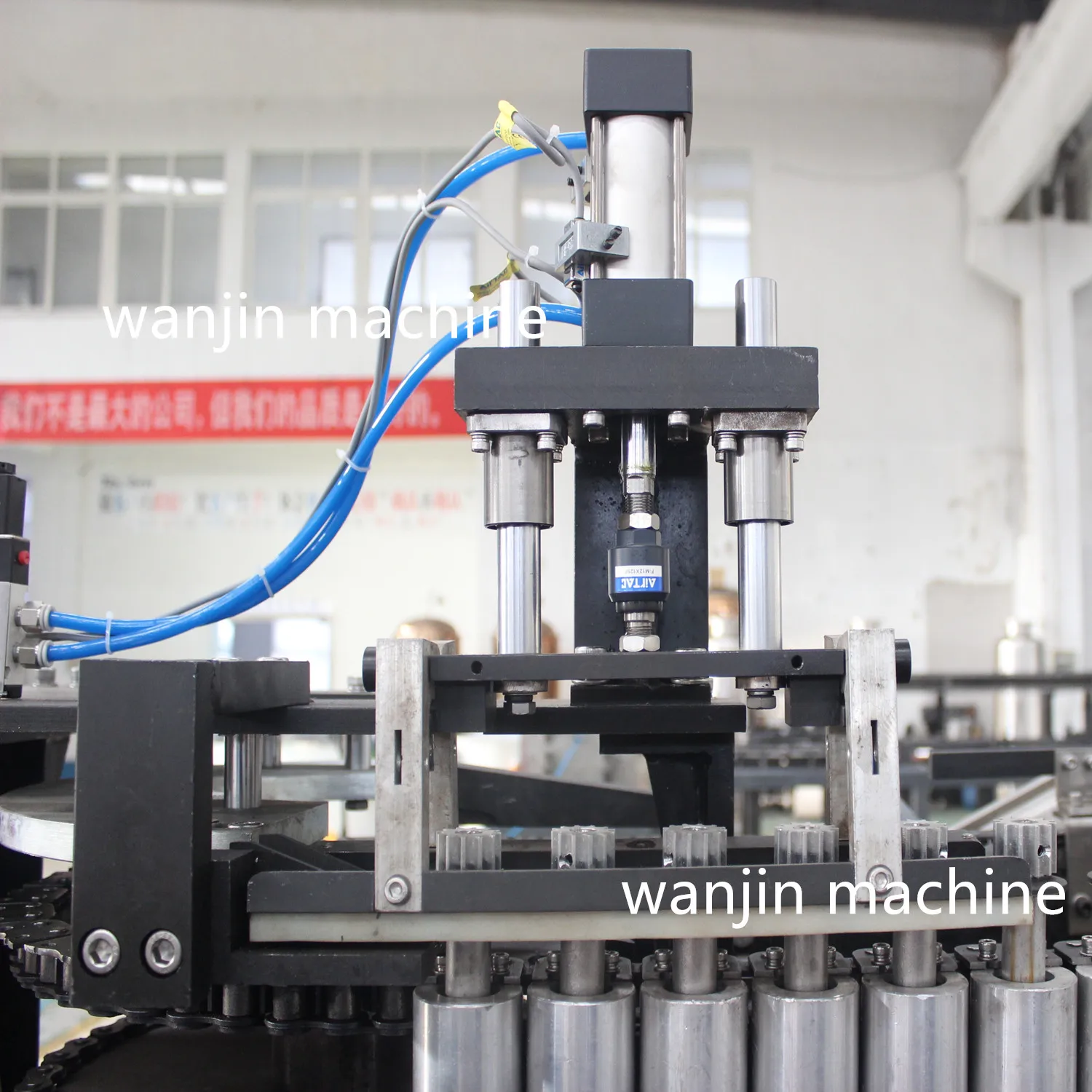 
PET Mould Blower/PET Bottle Blowing Machine/Mineral Water Bottle Making Machine 
