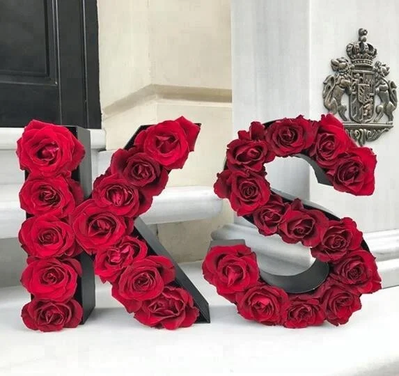 Custom fancy latin alphabet letter A-Z shaped gift packaging box flowers alphabet custom logo letters shaped paper flowers boxes