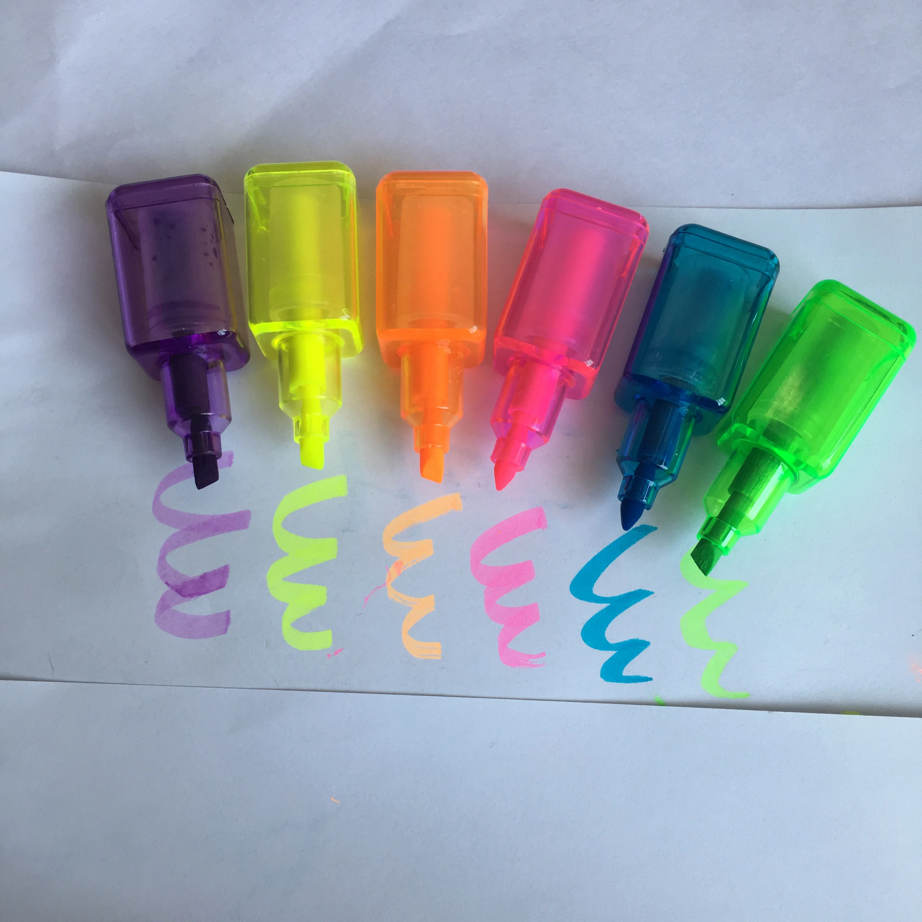 
Novelty 6 colors nail polish shape mini highlighter custom logo non-toxic permanent color marker 