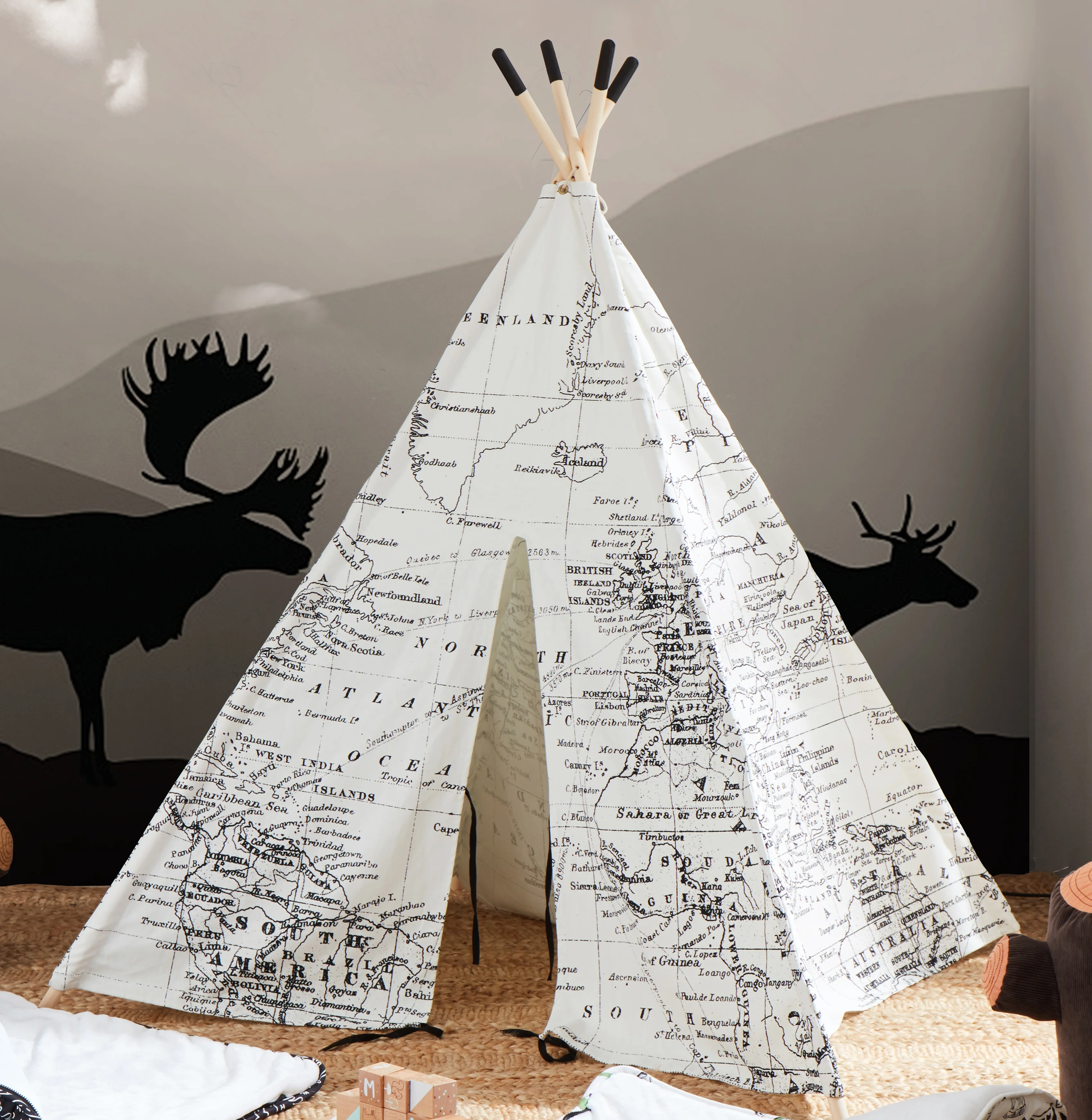 Wholesale Wooden poles world map indoor playhouse teepee kids room for gifts